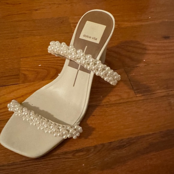 Dolce Vita Barrit Pearl Heels Vanilla. Size 6. Worn 3 times. - Picture 2 of 5